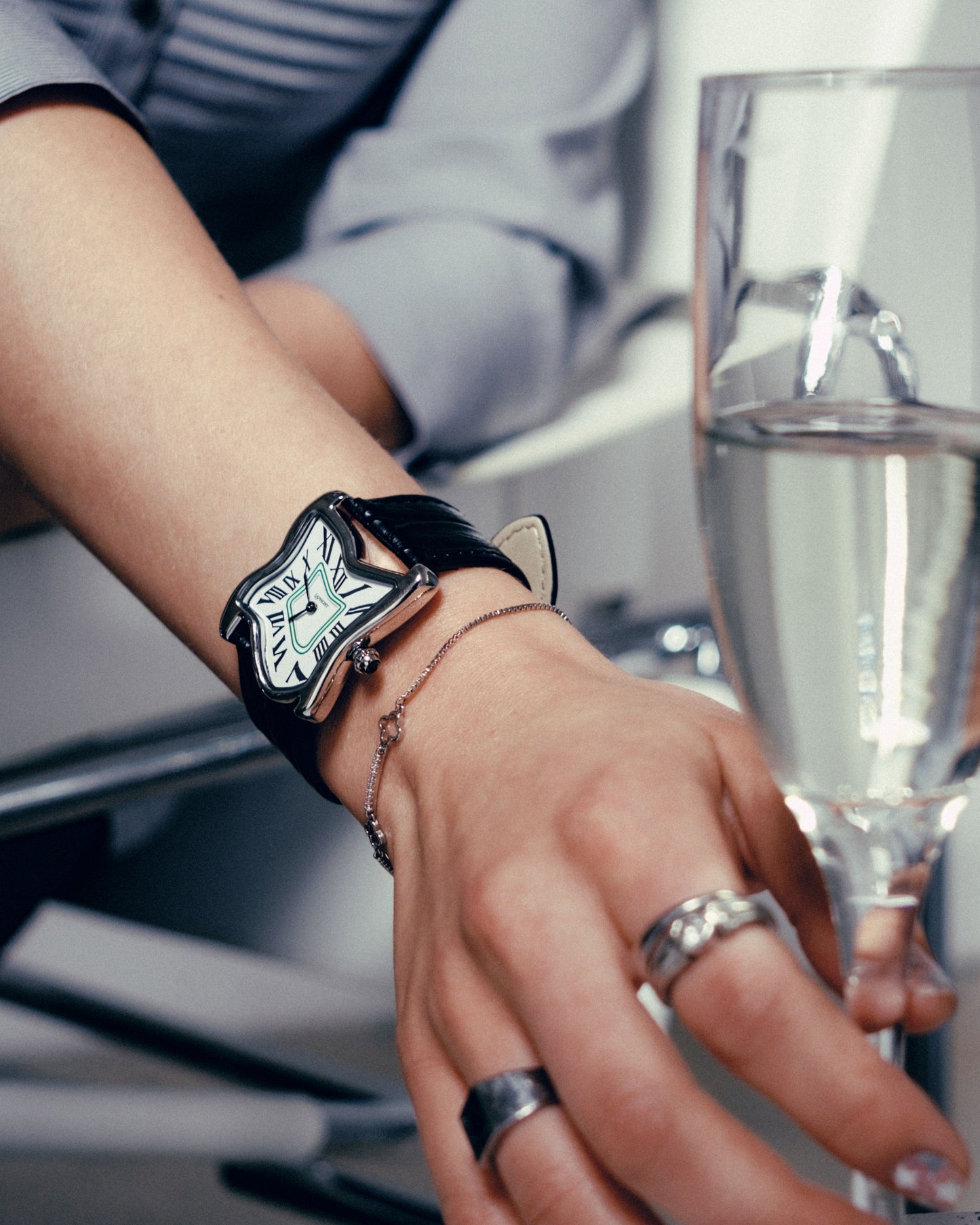 Quadratische schmelzende Uhr Klein Silber